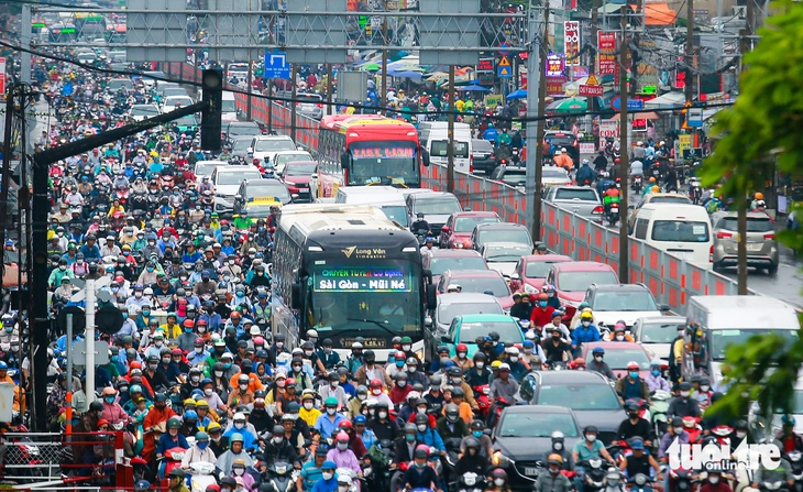 Đề xuất lùi tiến độ mở rộng quốc lộ 13 vì vướng tái định cư, chồng lấn dự án