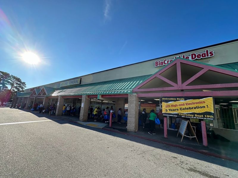 These hidden deals inside a Georgia bin store keep people coming back