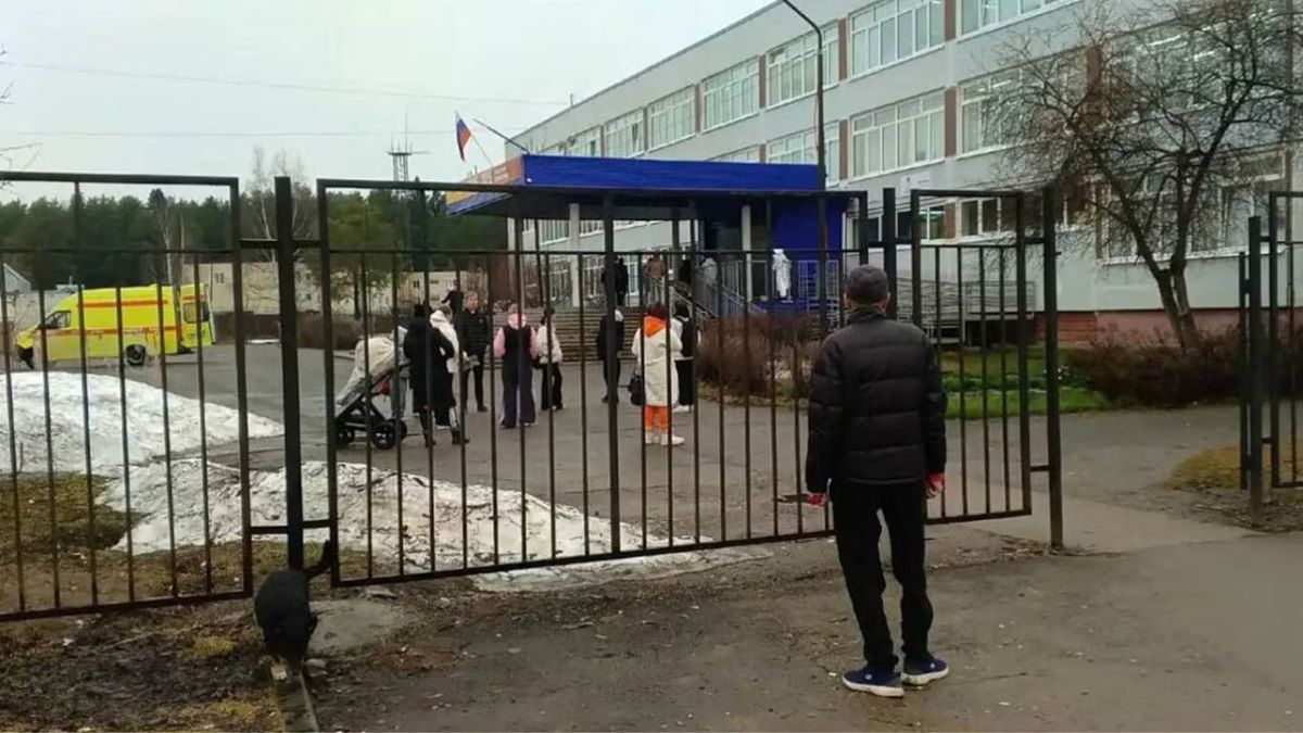 Horror: un alumno esperó a su profesora en la puerta del colegio y todo ...