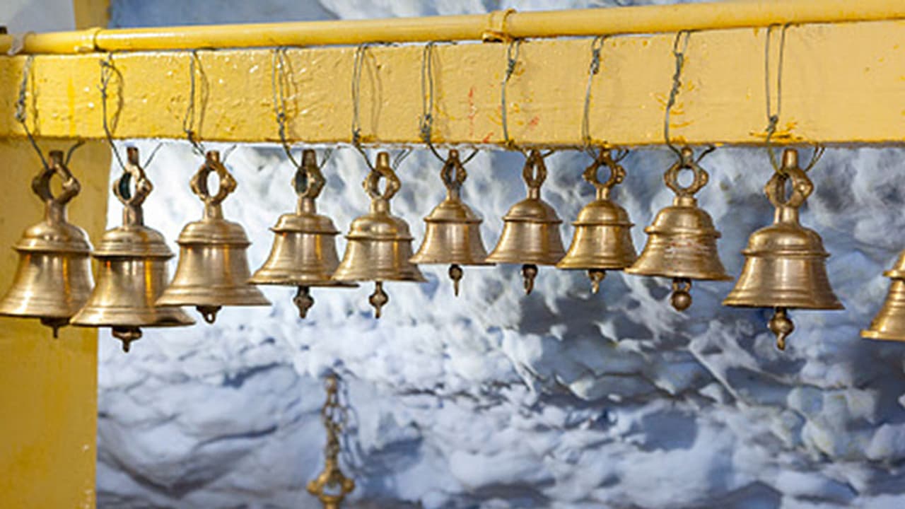 Agra shocker: Woman rings temple bell while offering prayers, dies of ...