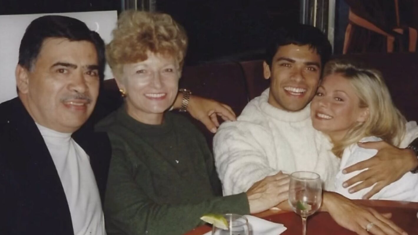 Kelly Ripa pays tribute to late father-in-law 2 weeks after death
