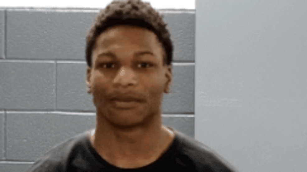Teen charged in theft of weapons from Marion gun store