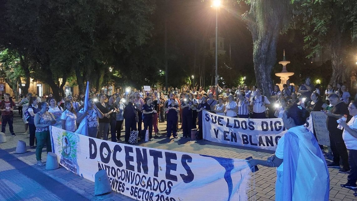 Ajuste y malestar en Corrientes: docentes autoconvocados vuelven a las ...