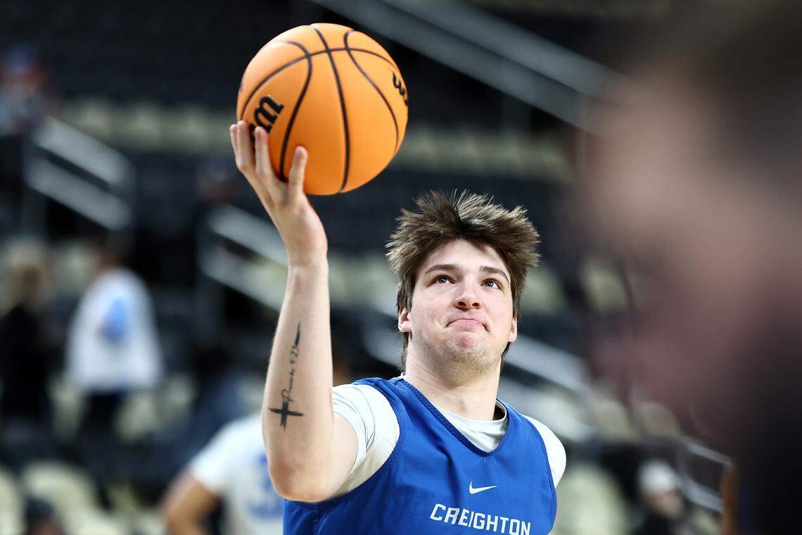 Casey Alexander lands 1st incoming basketball transfer with Kansas ...