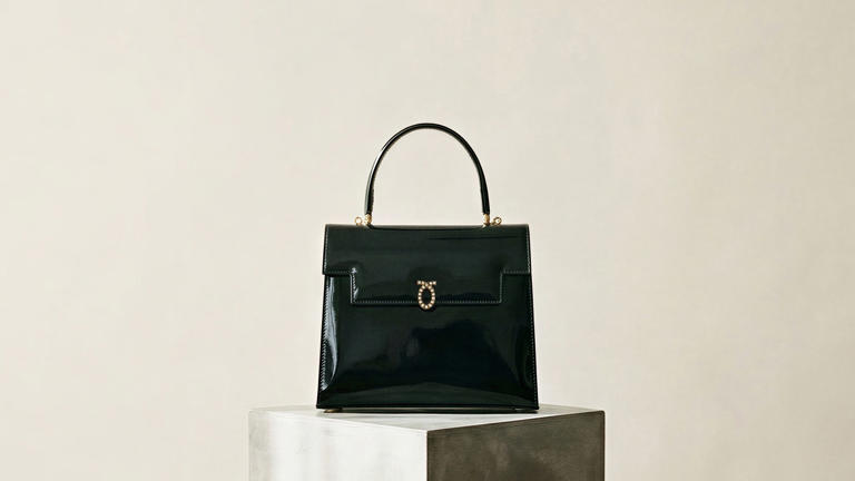 Queen Elizabeth's handbag became an emblem of her legacy as brand ...