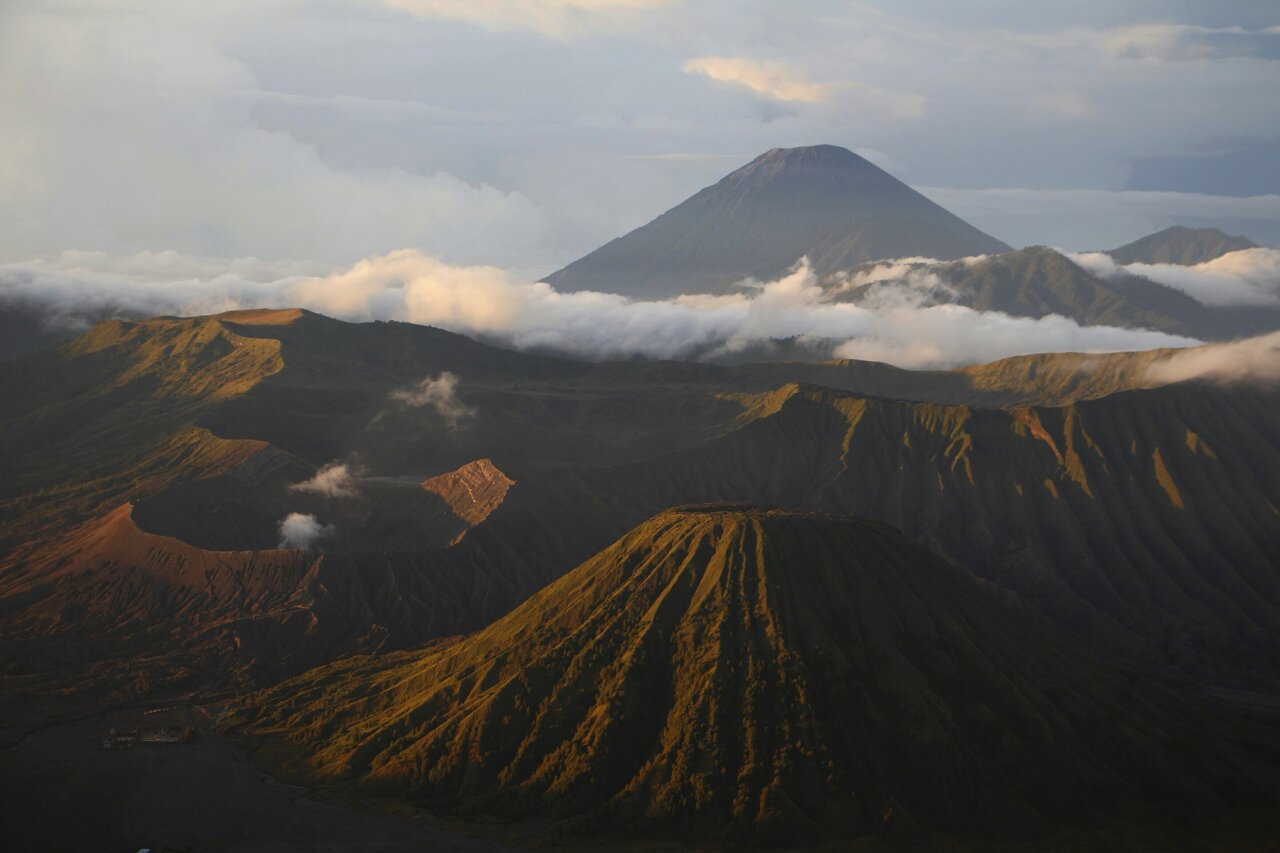 Sinking land drives coastal flood risk on densely populated Java Island