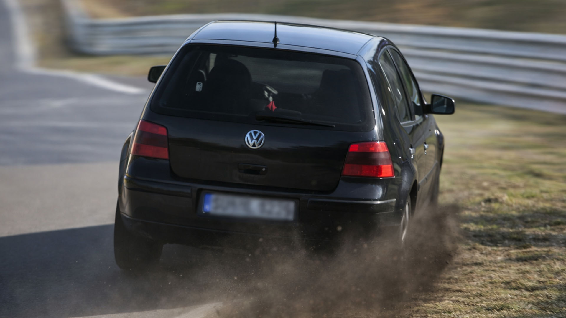 Sudden High Speed Push Leads To Near Off Track Nürburgring