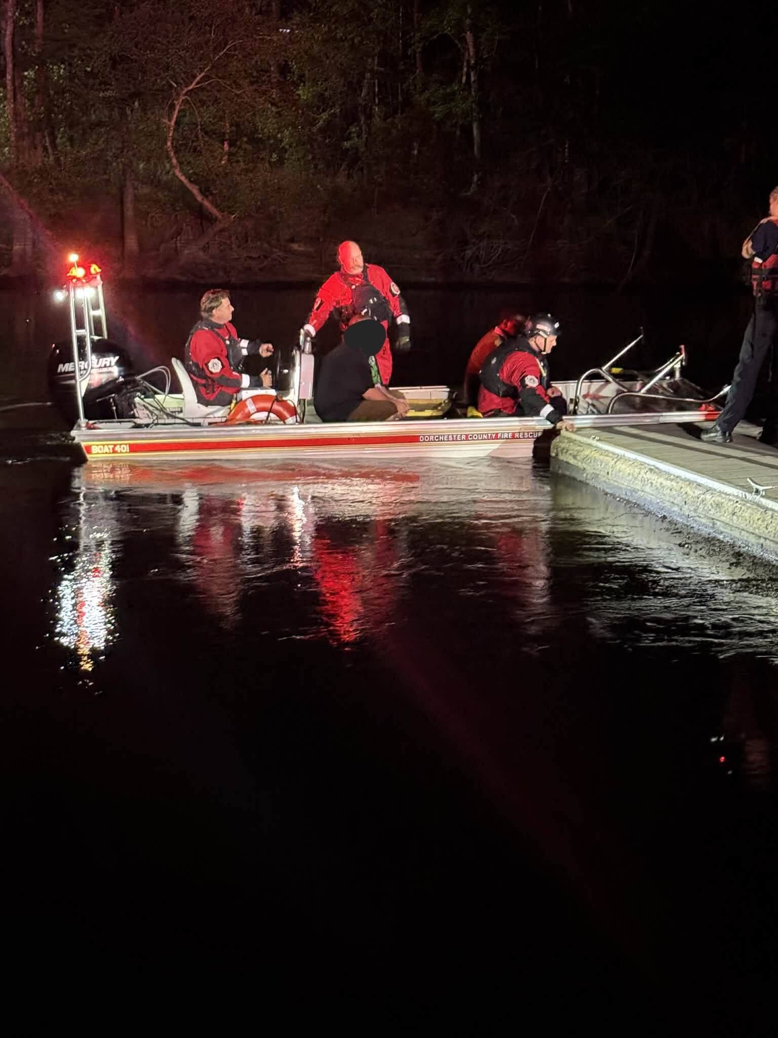 7 rescued after boat overturns on Edisto River