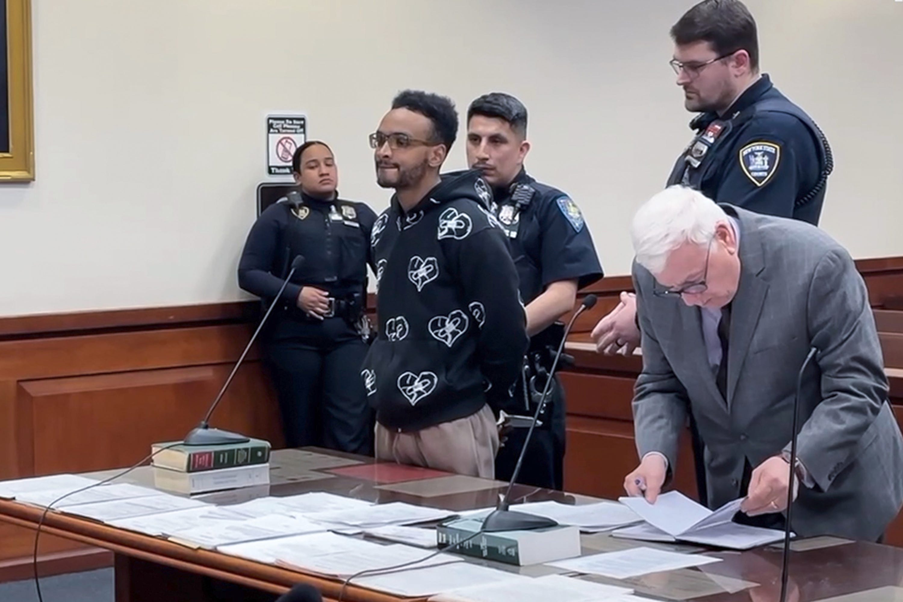 Mount Vernon police officer accused of stealing $800K in bank scheme