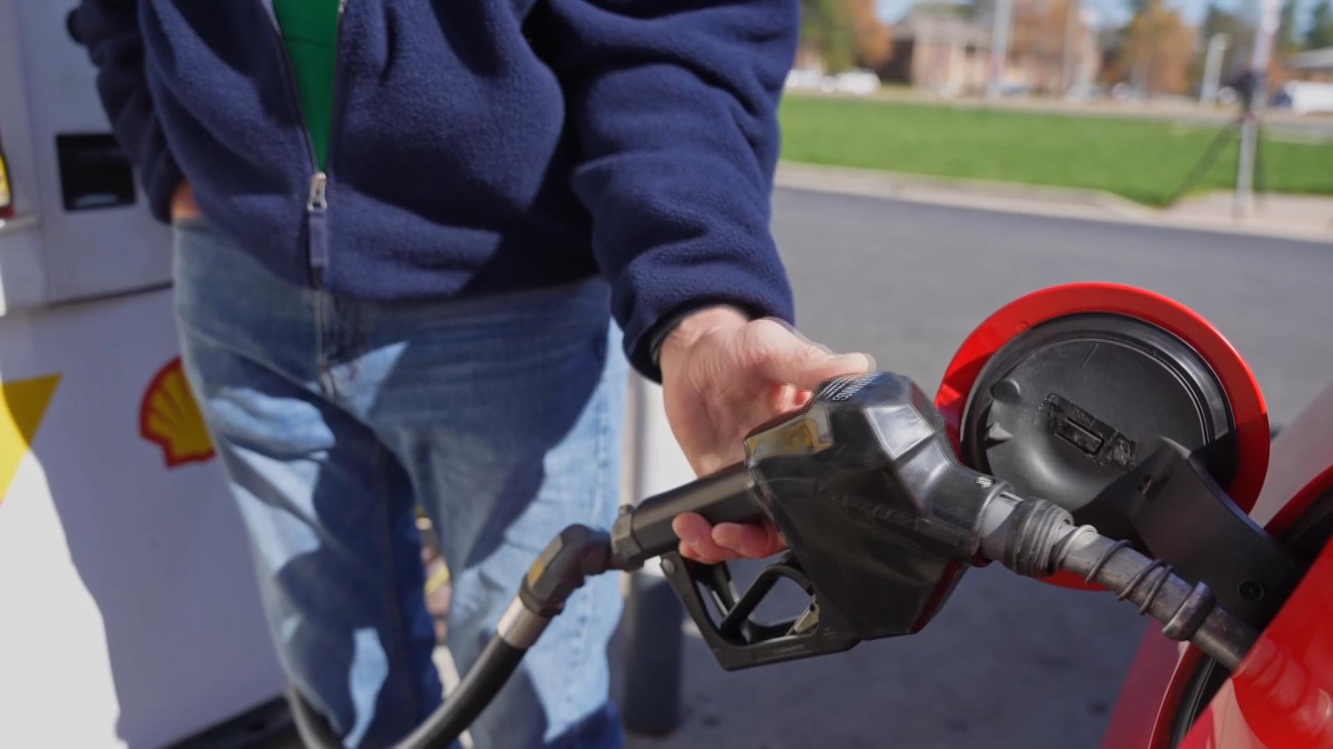 American gas prices remain high amid ongoing Strait of Hormuz closure