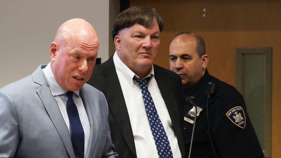 Accused Gilgo Beach serial killer admits to strangling 8 women<br><br>