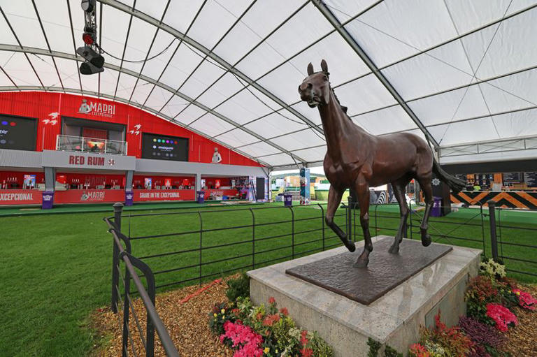 Grand National 2026 drinks prices at Aintree Racecourse