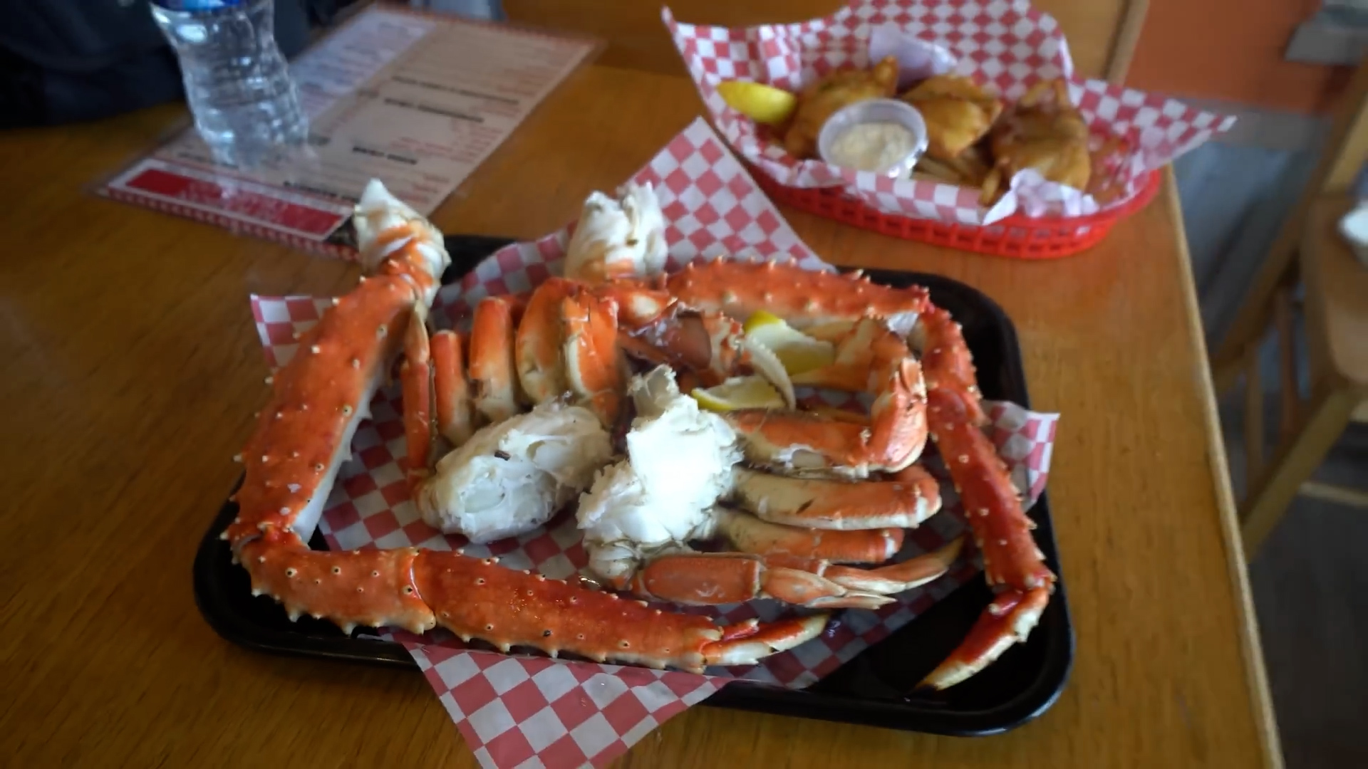 Pro eater attempts $260 Alaskan king crab seafood challenge