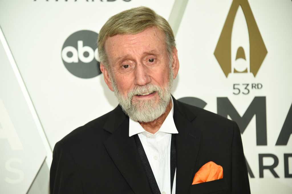 Grammy-winning singer-songwriter Ray Stevens recovering after breaking neck