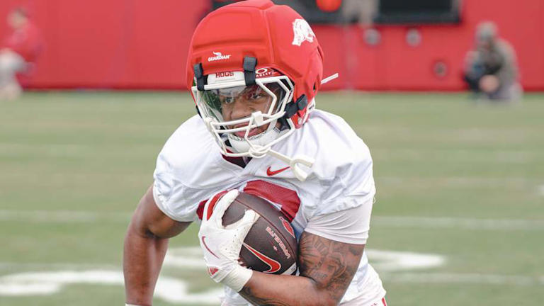 One-handed magic: Jordan delivers play of spring in Razorbacks drills