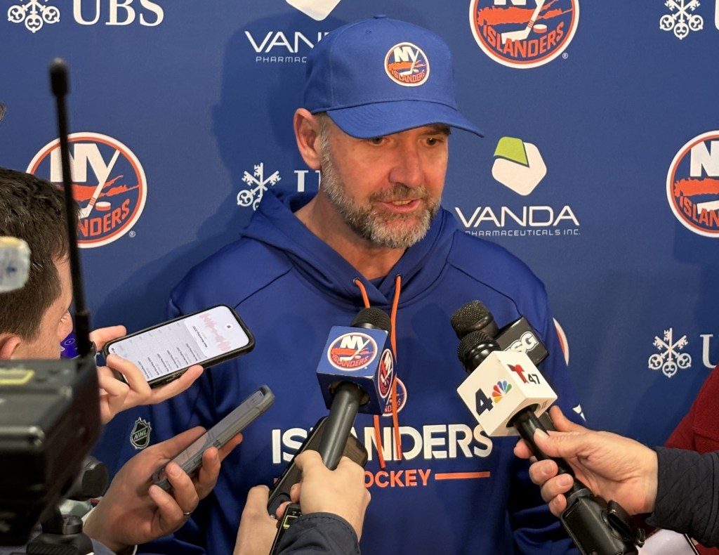 Islanders open Pete DeBoer era fighting for their playoff lives