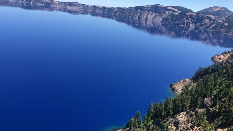 This Oregon lake is the deepest in the US and famous for its blue ...