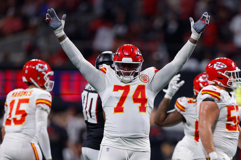 Falcons offensive line depth chart: New starting right tackle