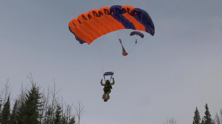 Fort Wainwright hosts smokejumper training before wildfire season