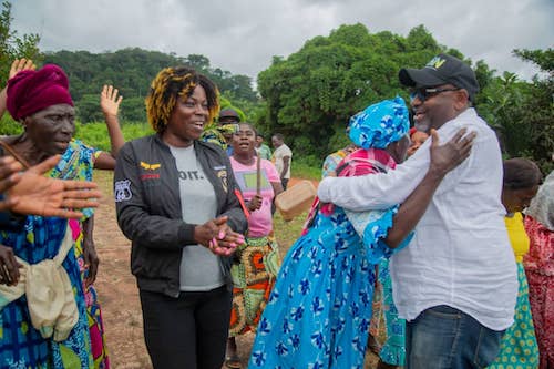 Ferveur populaire pour la tournée du Pr Charles Edgar Mombo dans la Doutsila