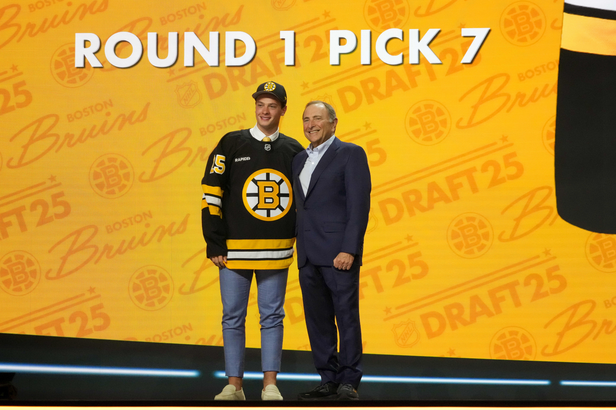 Bruins sign top prospect James Hagens to entry-level contract
