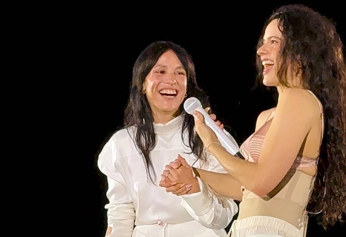 Rosalía faz dueto com Carminho em concerto na Meo Arena: 