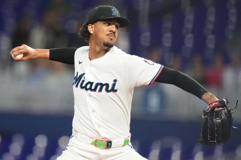 Conine and Norby homer to lead the Marlins to a 7-4 win over the Reds