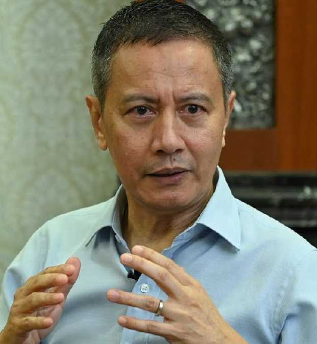 'Principles? Wear a skirt better lah': Singapore foreign minister under ...