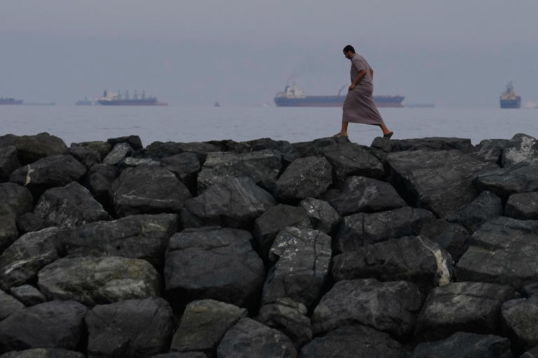 No oil tankers passed through Strait of Hormuz on first day of ceasefire