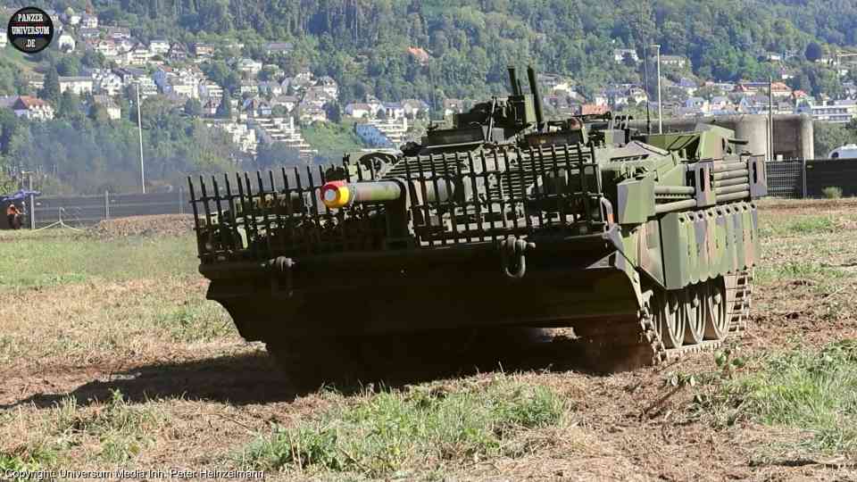 Schau dir an, was passiert, wenn ein Panzer-Motor aus dem Zweiten ...
