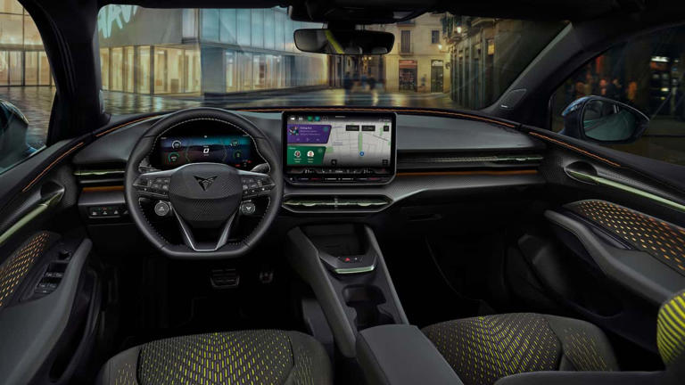 Al volante del nuevo CUPRA Raval VZ con 226 CV y mucha personalidad