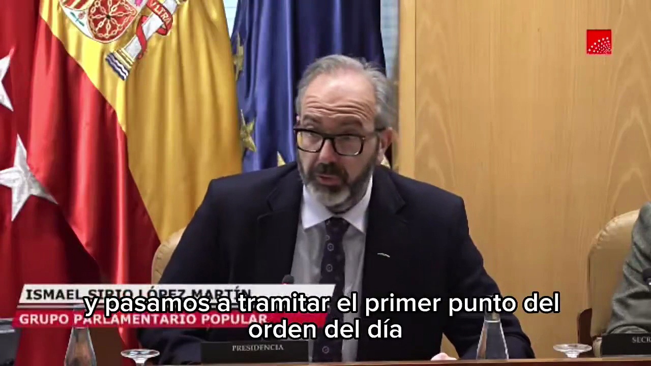 El PP expulsa de una comisión a la maleducada diputada del pelo azul ...