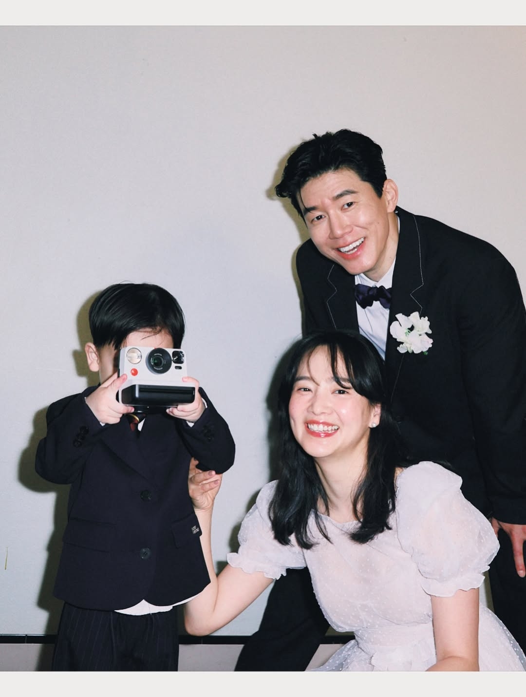 Yoon Seung-ah♥Kim Moo-yeol mark 11th-anniversary wedding pictorial ...