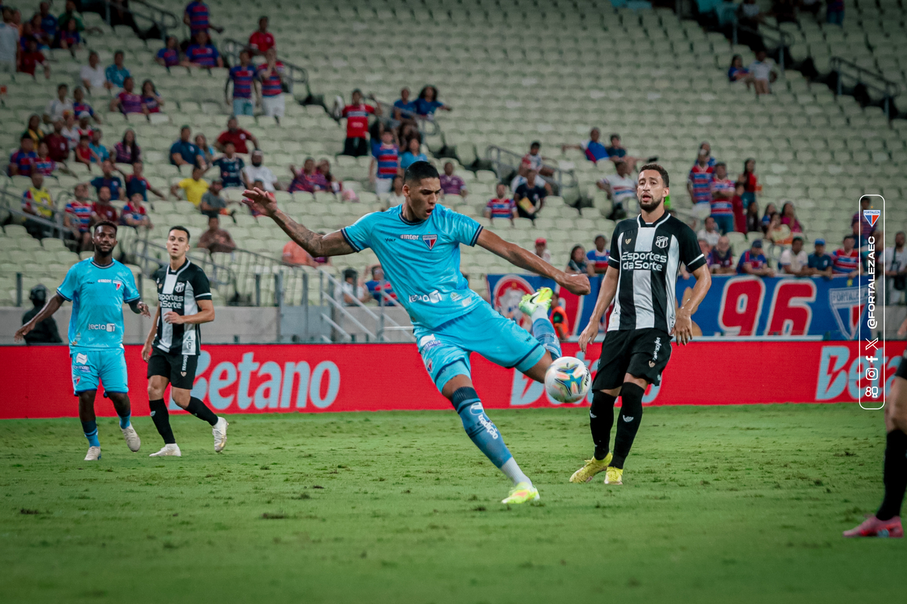 Ceará vence clássico contra o Fortaleza mesmo jogando 80 minutos com um ...