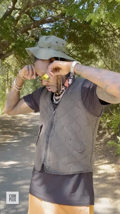 2 Chainz and King Keraun throw axes