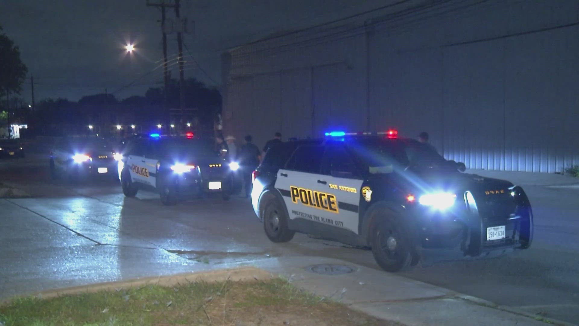 Man wounded in early morning shooting near downtown San Antonio