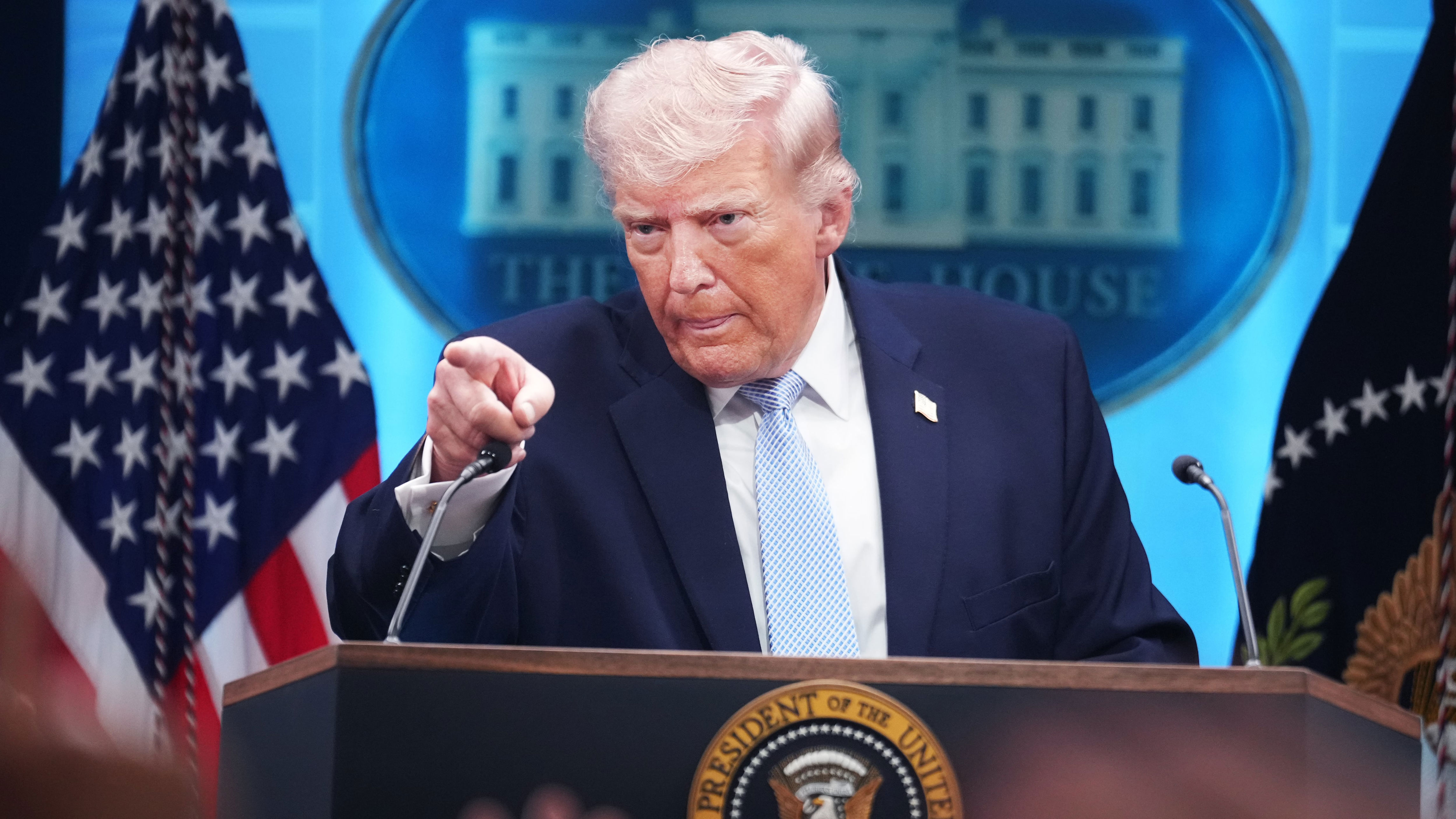 White House sends warning to staff after mysteriously well-timed bets<br><br>