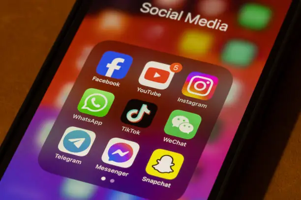 Pesquisa revela que uso consciente de redes sociais pode melhorar bem-estar