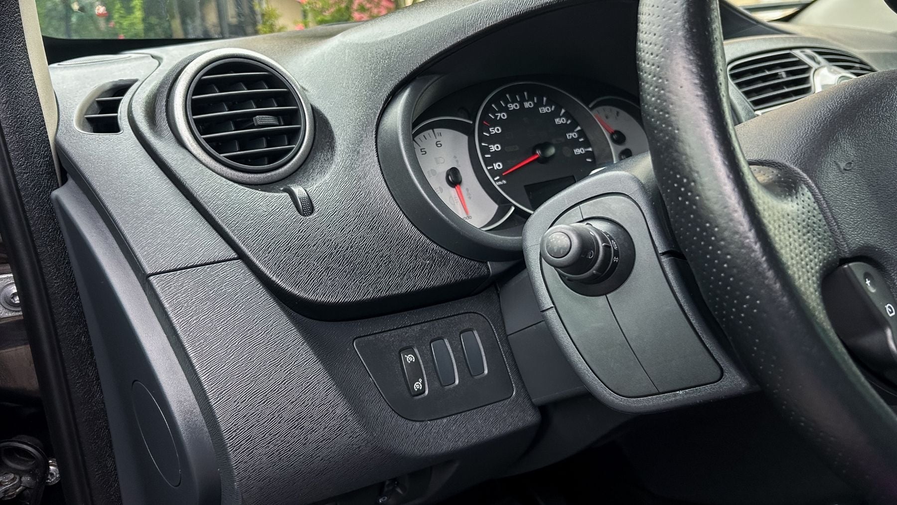 Qué significa la luz con forma de espiral de tu coche y qué puede pasar ...