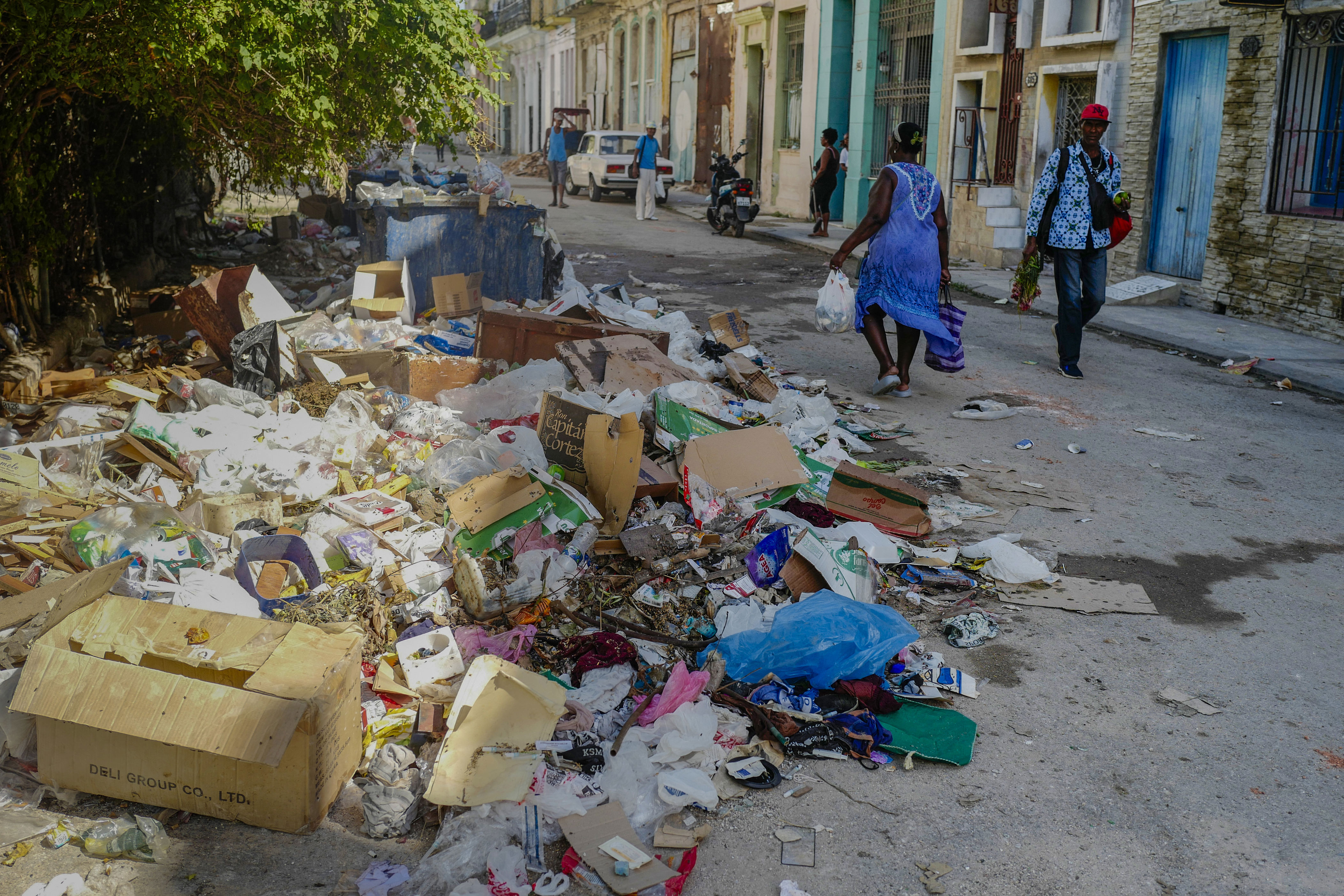 Trash piles up in Cuba’s streets amid pressure from US blockade