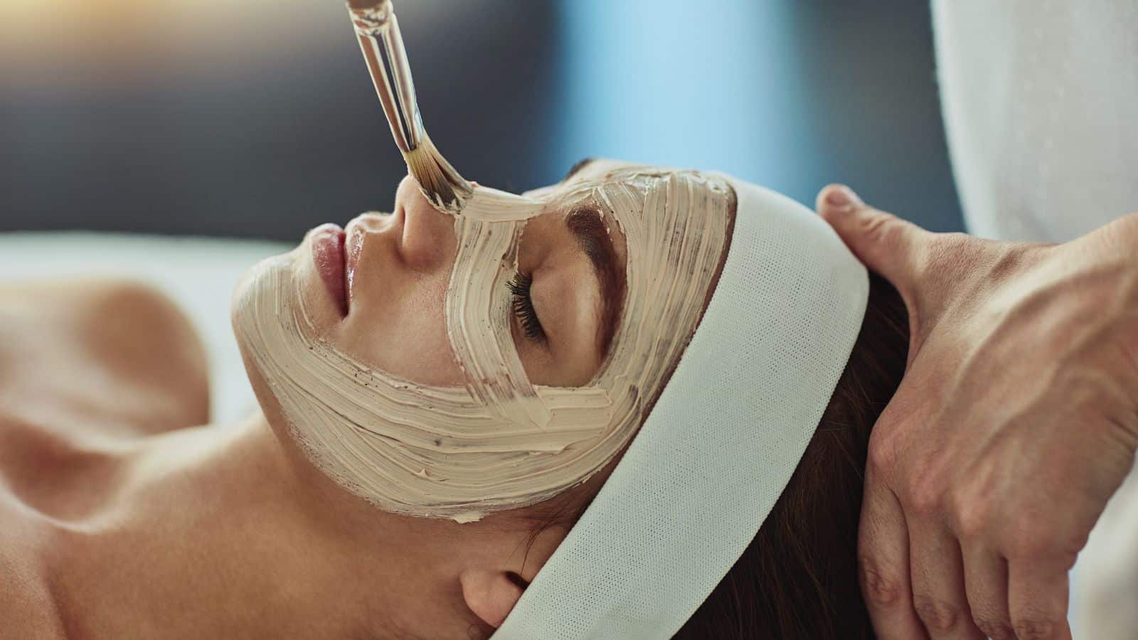 12 simple beauty rituals Hollywood icons use to look decades younger