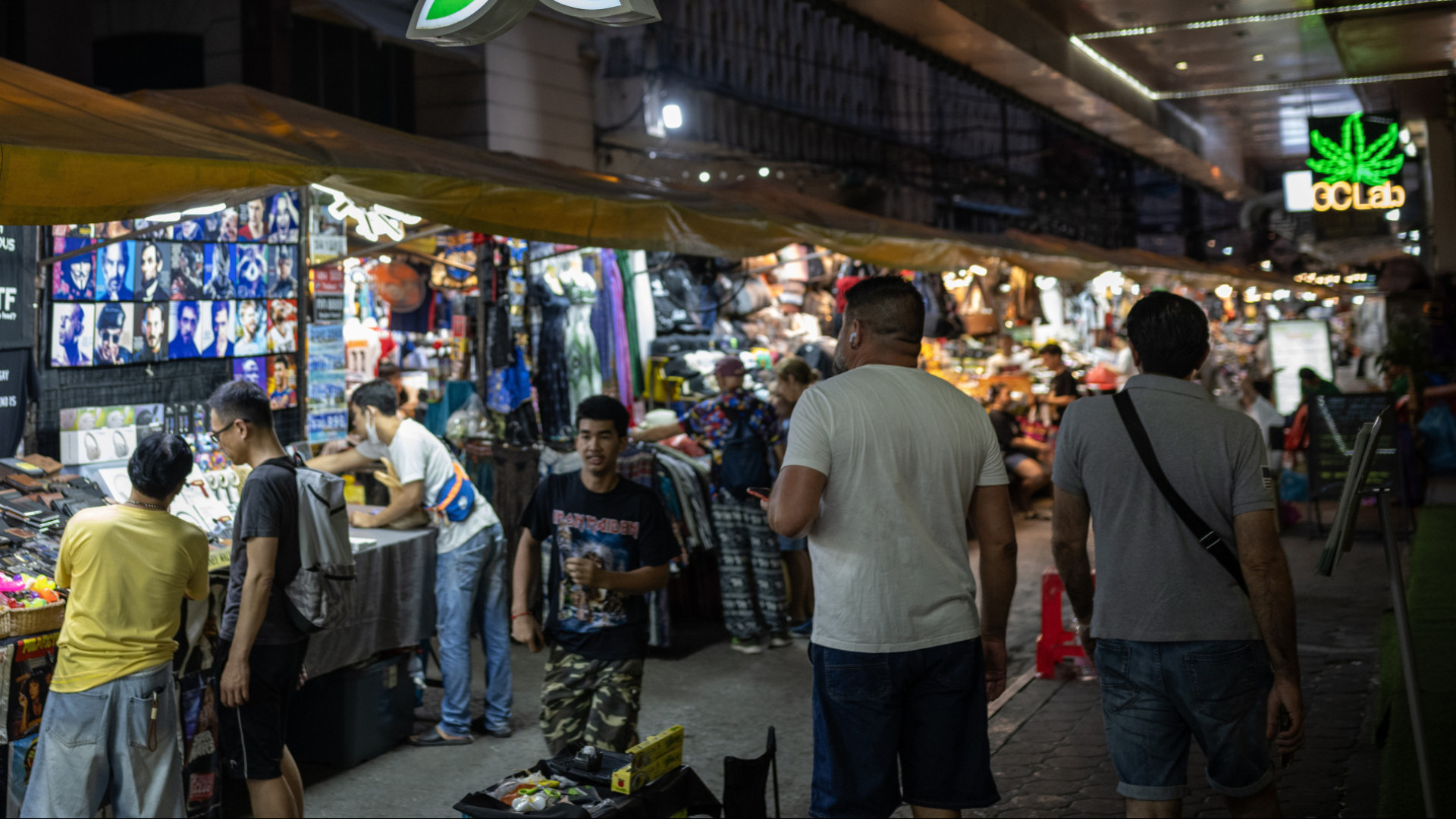 Which countries have legalized or decriminalized drugs?