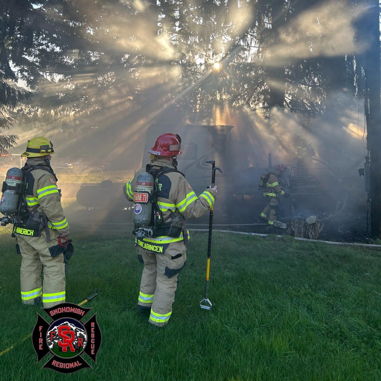 2 killed in Woodinville trailer fire
