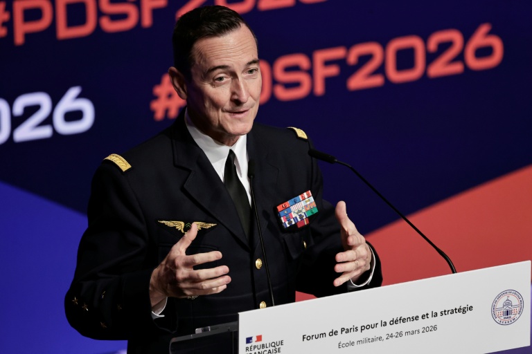 O chefe do Estado-Maior, general Fabien Mandon, discursa durante um fórum sobre defesa estratégica na École Militaire, em Paris, em 24 de março de 2026