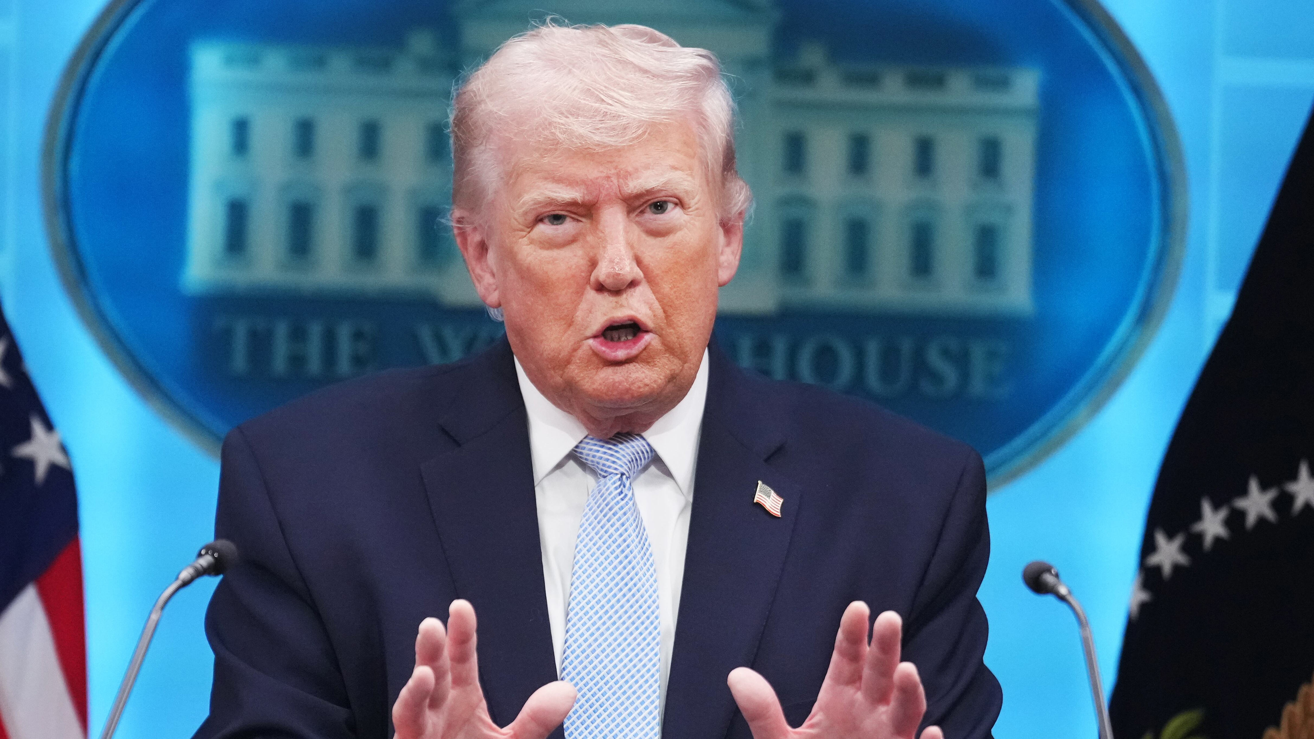 Trump humiliated as hundreds of miles of border wall axed after uproar<br>