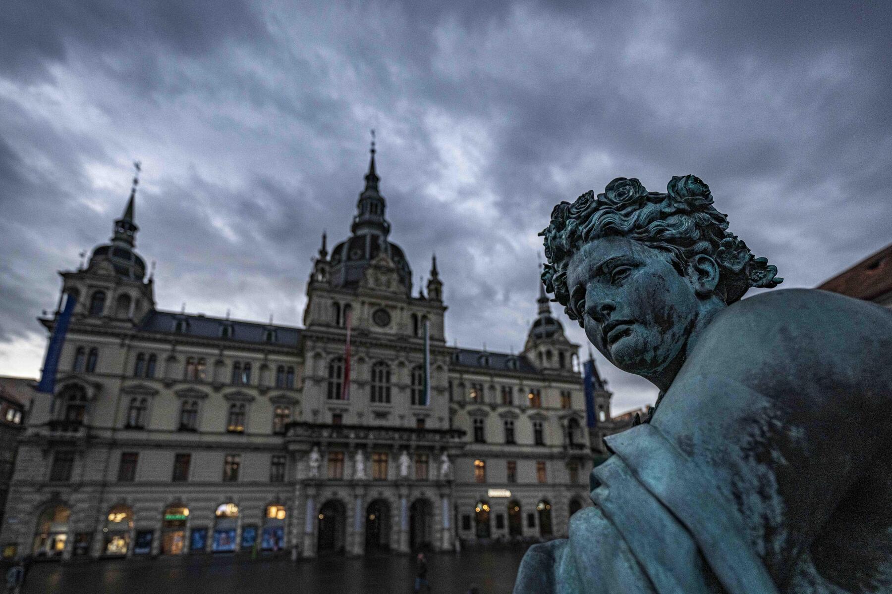 Zwei Milliarden Euro Schulden: Graz hinterfragt Radwege und Schulbauten