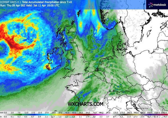 UK storm forecast as 60mph gales and heavy rain threaten to hit Aintree ...