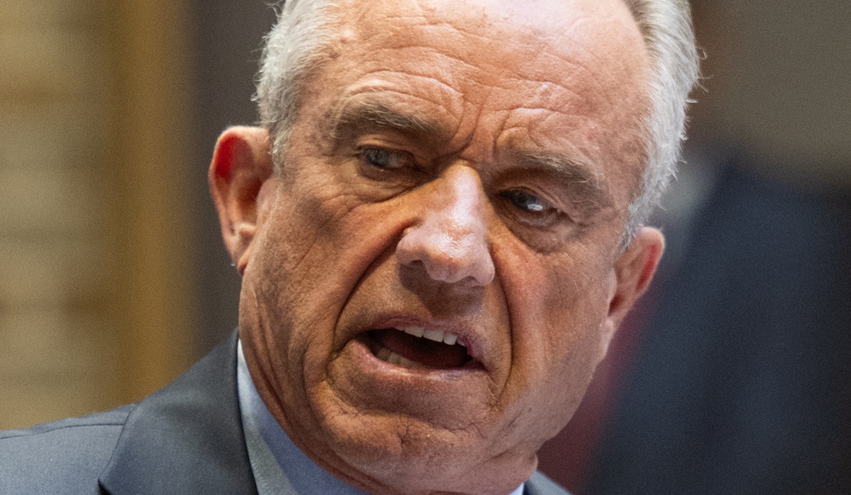 US senator blasts RFK Jr. for foolish and self-indulgent demolition during outbreak