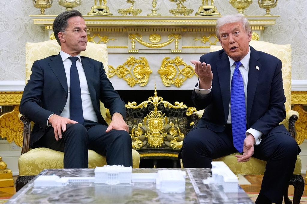 Líder de la OTAN enfrenta difícil desafío mientras Trump arremete ...