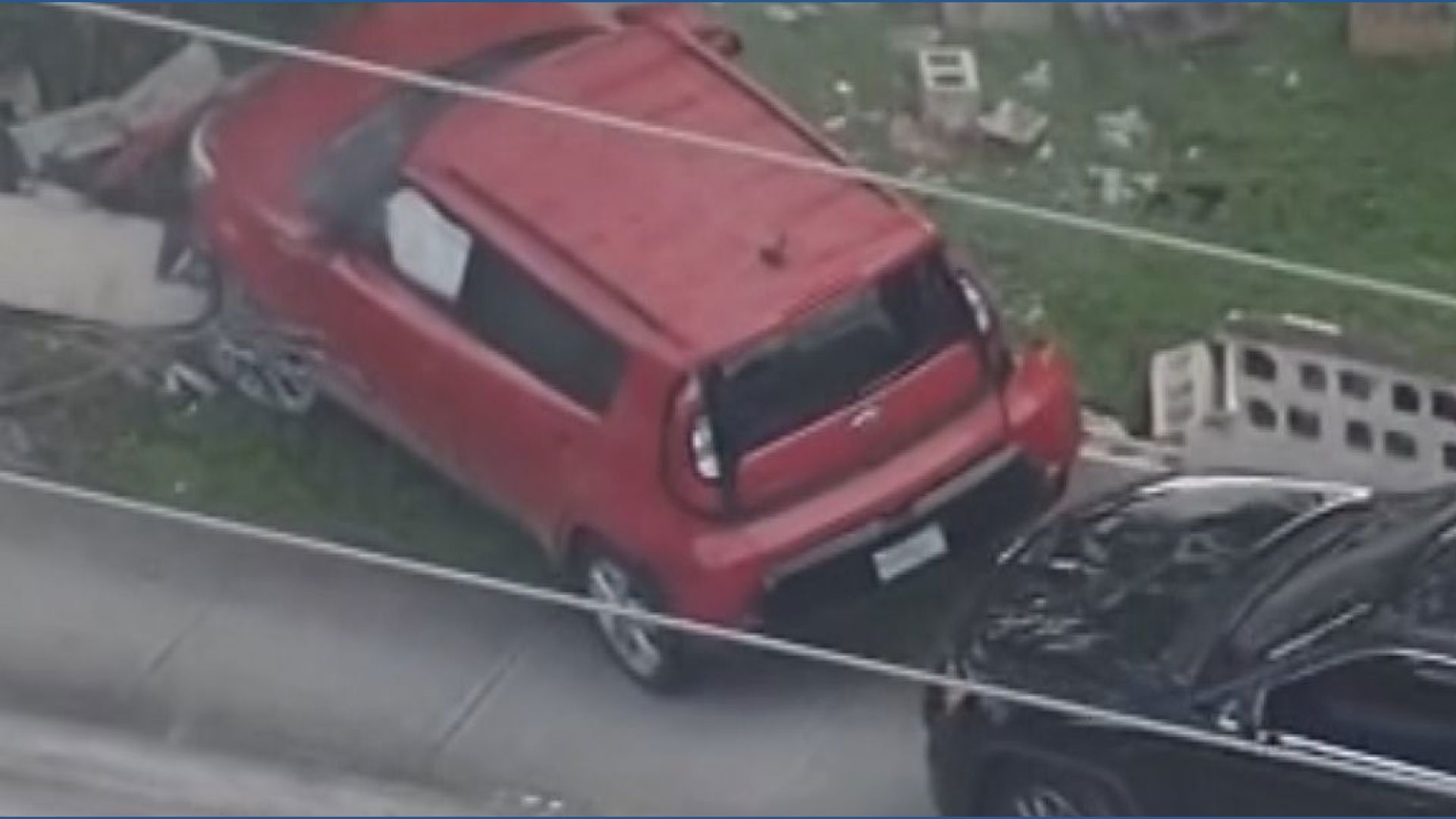 Bank robbery suspect crashes during police chase in Florida